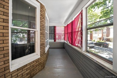 Fabulous detached legal 2 family house in the Wakefield section - photo 3