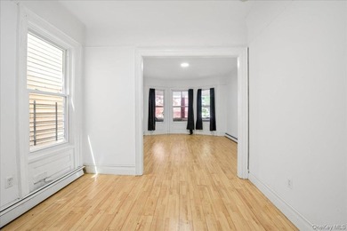 Fabulous detached legal 2 family house in the Wakefield section - photo 5