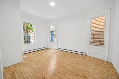 Fabulous detached legal 2 family house in the Wakefield section - photo 6