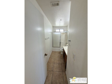 Rare opportunity to own a vacant triplex at 29395 Avenida La Paz - photo 32
