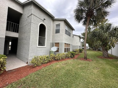This cozy 1/1 condo features an open living/dining area with a - photo 1