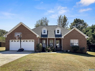 Lake Guntersville Home For Sale in Guntersville Alabama