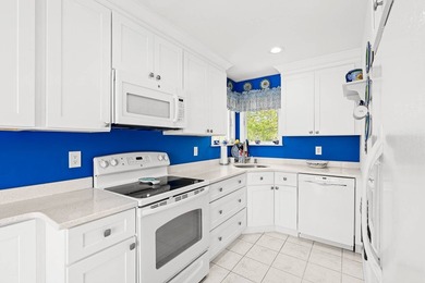 This unique compound is comprised of four detached homes on a .6 - photo 7