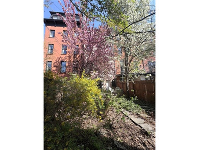Welcome to 150 Sixth Avenue, a turn of the century four-story - photo 5