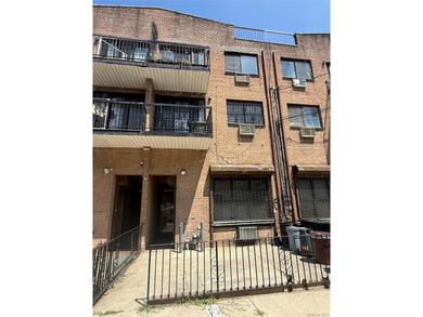 East River Commercial Sale Pending in Flushing New York