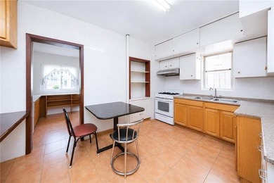 Welcome to this charming semi-detached single-family home - photo 9
