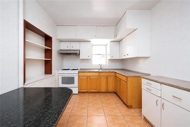 Welcome to this charming semi-detached single-family home - photo 10