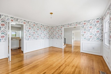 613 Cypress Ct. offers a perfect blend of southern charm and - photo 4