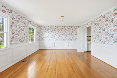 613 Cypress Ct. offers a perfect blend of southern charm and - photo 5