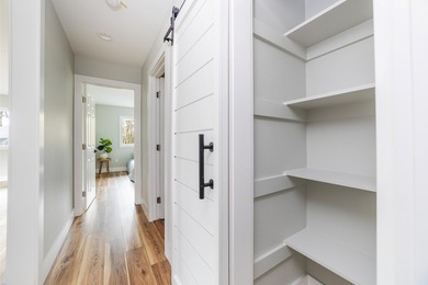 Newly built and thoughtfully designed, this modern 2-bedroom - photo 11