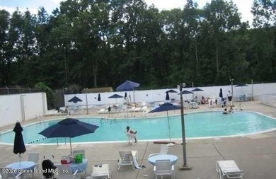THIS LARGE 1 BEDROOM, 1 BATH CO-OP WITH BALCONY FACING THE - photo 6