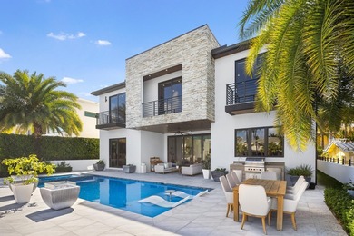 Located in Las Olas Isles, this modern residence by CES Design - photo 3