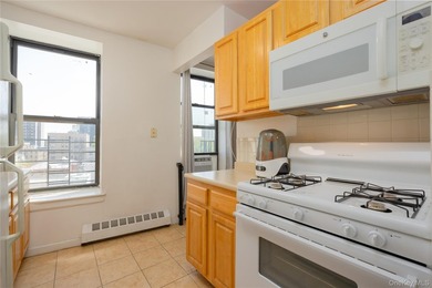 Welcome to this bright and inviting 2-bedroom, 1-bathroom co-op - photo 5