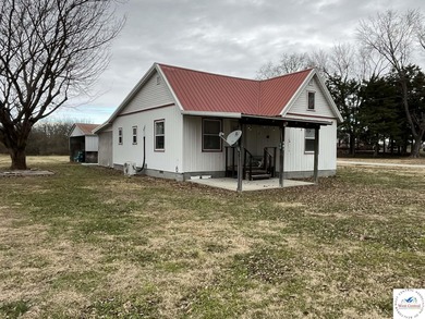 Truman Lake Home For Sale in Deepwater Missouri