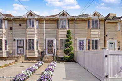 Discover this spacious tri-level townhouse situated on a quiet - photo 1