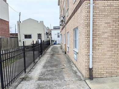 Move-in ready 2-bedroom, 1-bathroom condo right on the Gravesend - photo 3