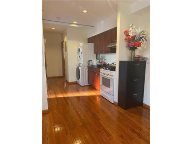 Move-in ready 2-bedroom, 1-bathroom condo right on the Gravesend - photo 5