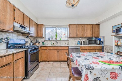 Discover this spacious tri-level townhouse situated on a quiet - photo 7