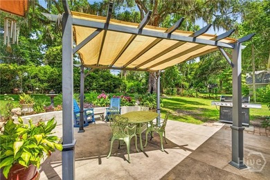 Picture yourself relaxing on your screened porch or patio - photo 32