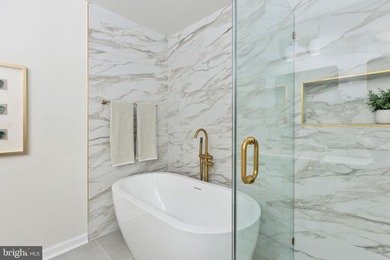 Welcome to this beautifully renovated waterfront retreat on the - photo 38