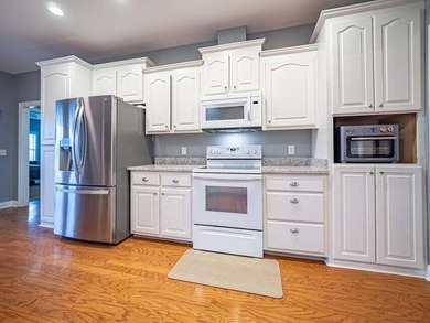 Welcome to this beautiful 4 bedroom brick home with overlooking - photo 6