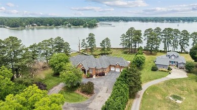 Experience luxury waterfront living in this stunning oasis - photo 1