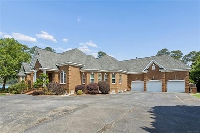 Experience luxury waterfront living in this stunning oasis - photo 3