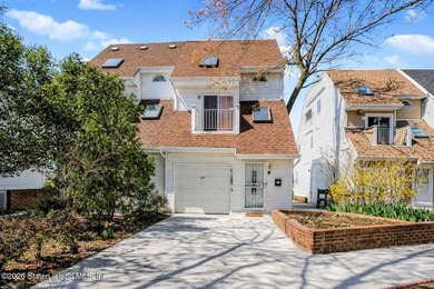 Welcome to 105 Tompkins Circle, a beautifully maintained - photo 1