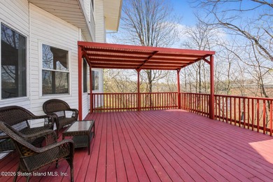 Welcome to 105 Tompkins Circle, a beautifully maintained - photo 10