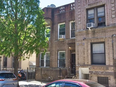 Fabulous Golden Opportunity to investor and savvy buyers! This - photo 2