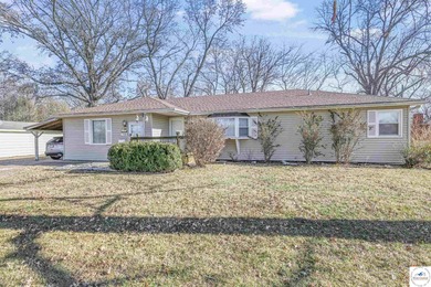 Truman Lake Home For Sale in Clinton Missouri