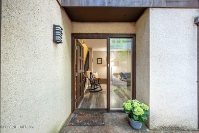 Welcome Home! Gorgeous and private town house development in the - photo 11