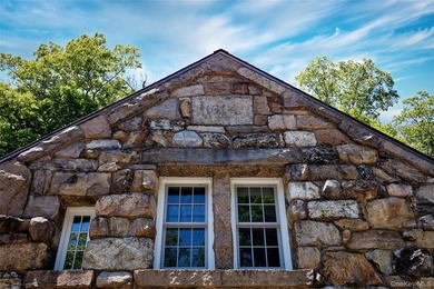 Comprehensively renovated in 2022, and new roof, gutters and - photo 2