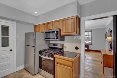 Welcome to 15 Donald Place, East Rockaway; a beautiful 3-bedroom - photo 12