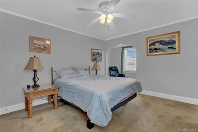 Welcome to 15 Donald Place, East Rockaway; a beautiful 3-bedroom - photo 15