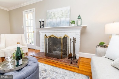 Welcome to this beautiful brick home on a quiet, dead end street - photo 4