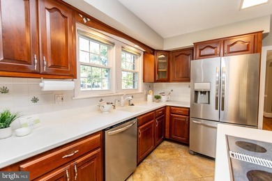 Welcome to this beautiful brick home on a quiet, dead end street - photo 10