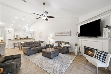 NEW HVAC! Diamond Lakes is the kind of Destin location that - photo 3