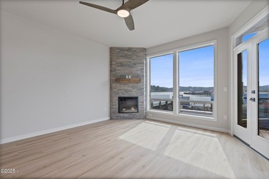 New construction in the bayfront area of Newport which now - photo 10