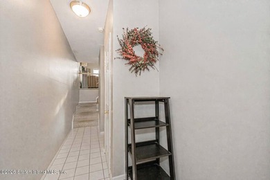 Spacious 2-bedroom townhome located in the desirable Rossville - photo 3