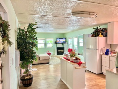 Welcome home to your very own 2 bedroom, 1 bath waterfront - photo 11