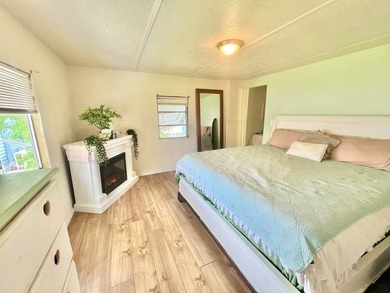 Welcome home to your very own 2 bedroom, 1 bath waterfront - photo 21