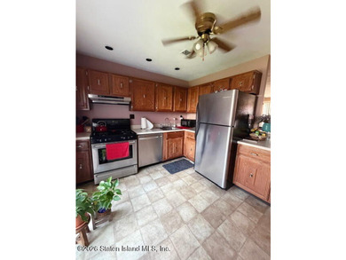 Spacious 2 bedroom 2 bath condo in the Oaks at Latourette This - photo 4