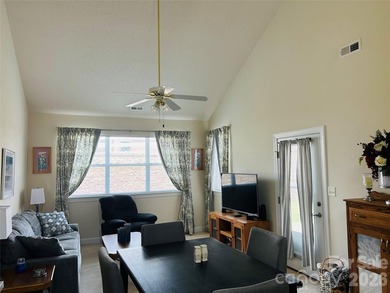 This charming 1-BR, 1 BTH all-brick end-unit in The Terraces - photo 8