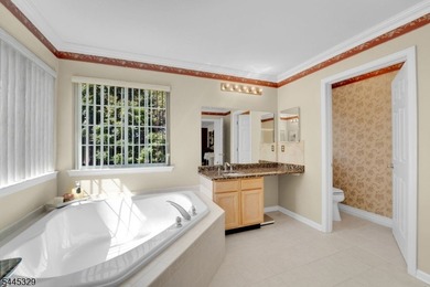 Luxury, privacy, and exceptional indoor-outdoor living define - photo 25