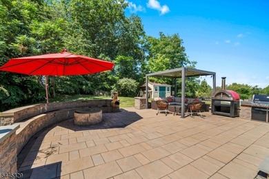 Luxury, privacy, and exceptional indoor-outdoor living define - photo 38
