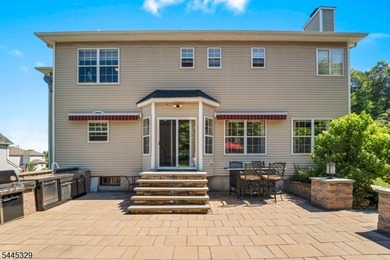 Luxury, privacy, and exceptional indoor-outdoor living define - photo 39