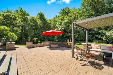 Luxury, privacy, and exceptional indoor-outdoor living define - photo 41