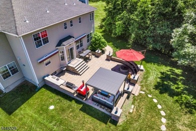 Luxury, privacy, and exceptional indoor-outdoor living define - photo 46
