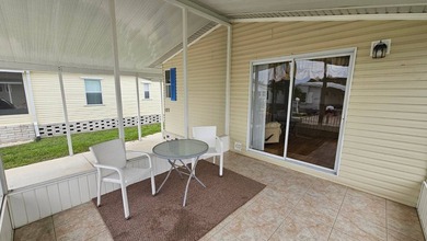 WELCOME TO FLORIDA RESORT-STYLE LIVING! This beautifully updated - photo 3